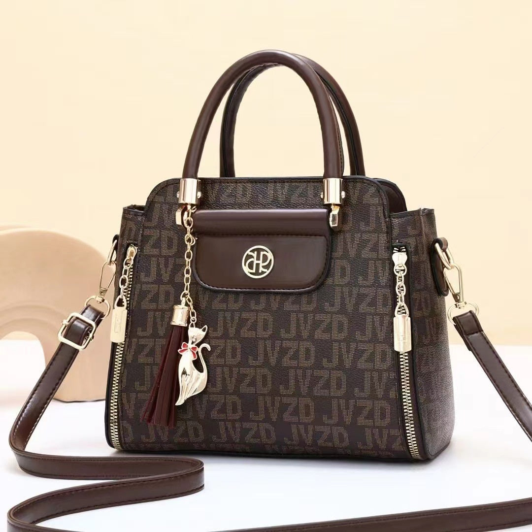 Cartera pequeña con llavero gatuno