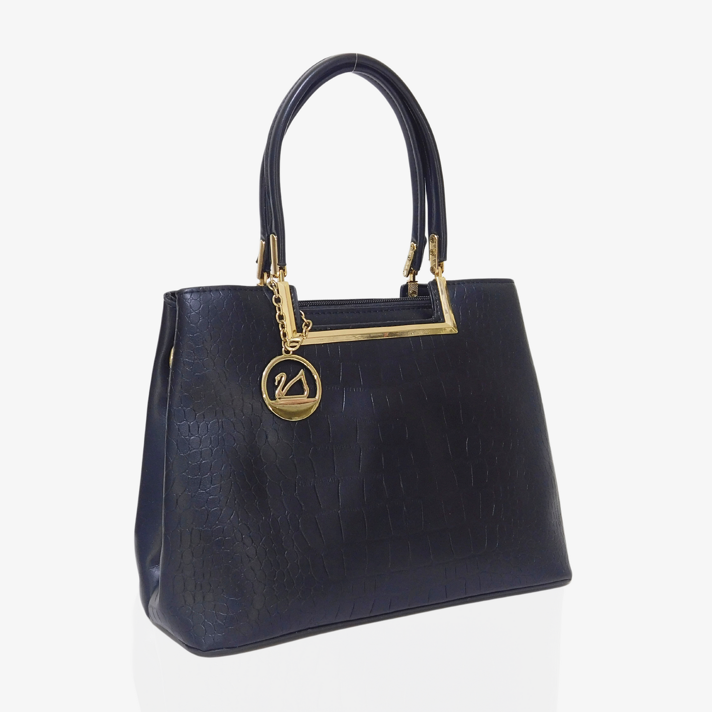 Cartera mediana con llavero y detalles en dorado