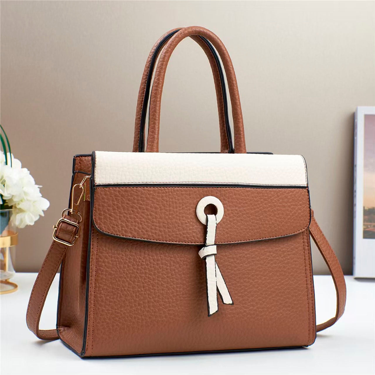 Oferta • Cartera cuadrada con estilo superior