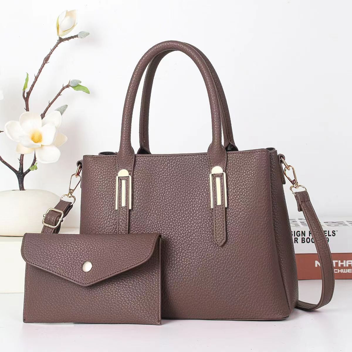 Cartera mediana con sobre