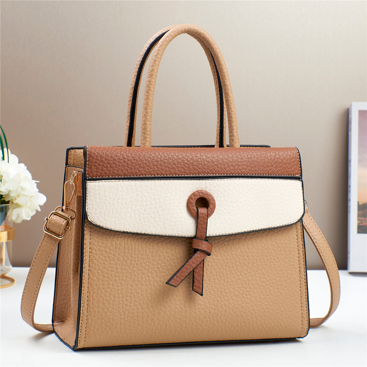 Oferta • Cartera cuadrada con estilo superior