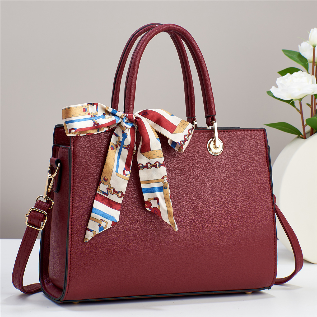 Cartera Mediana Ideal para la Mujer Moderna y Elegante