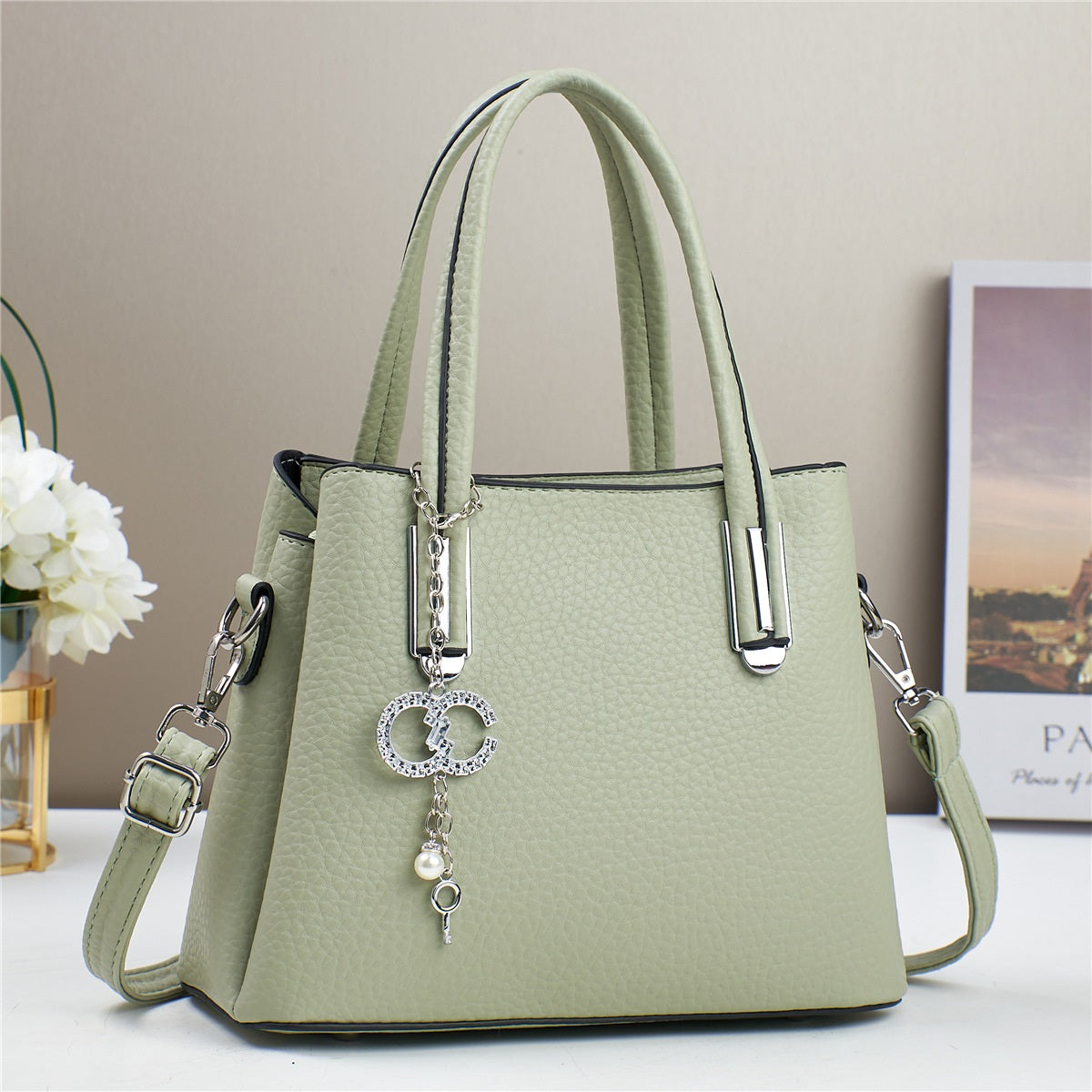 #BAG-FRIDAY • Cartera mediana con detalles en plateado