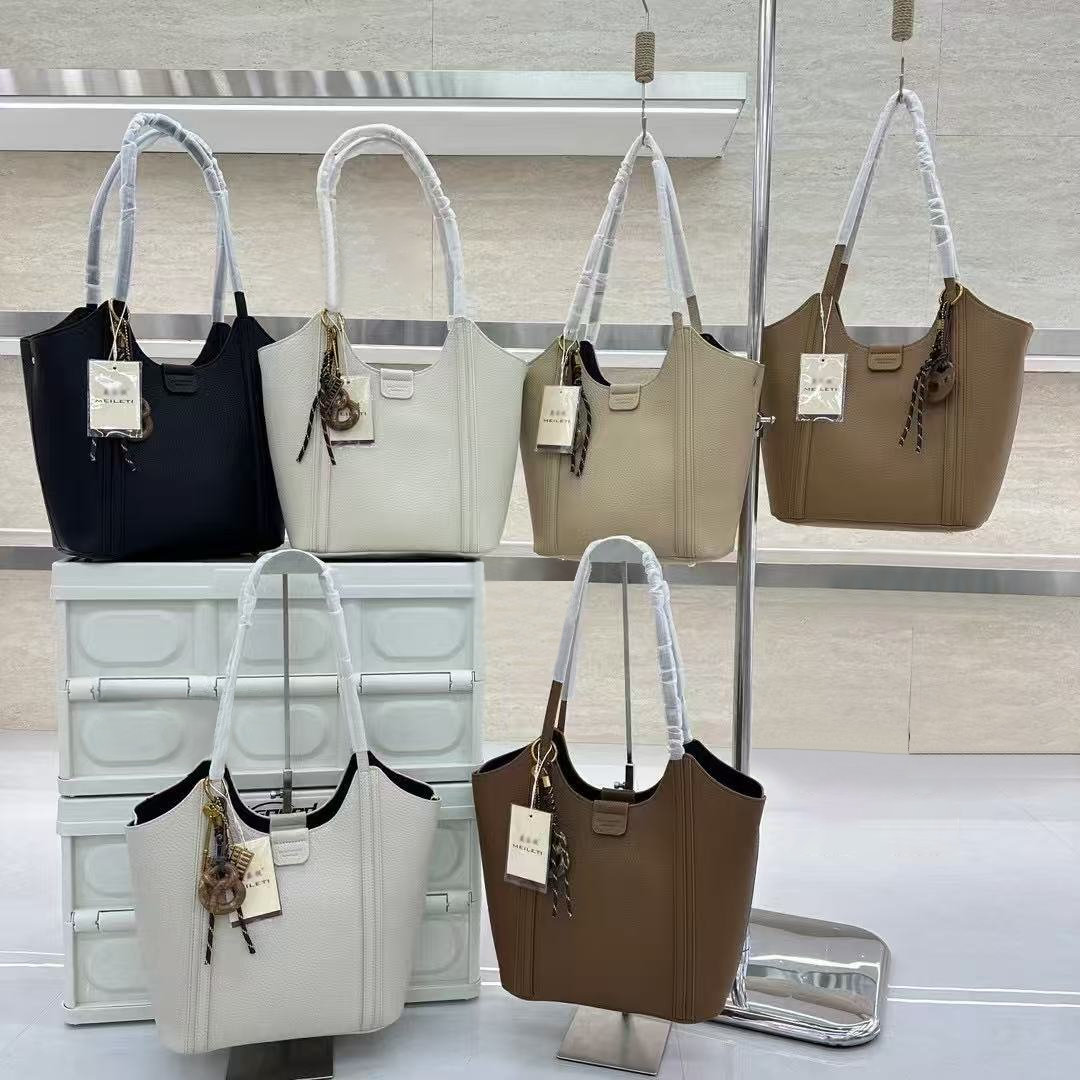 Black Friday • Bolso Tipo Cubo con Lazo Decorativo – Interior con bolsa y Cierre Magnético