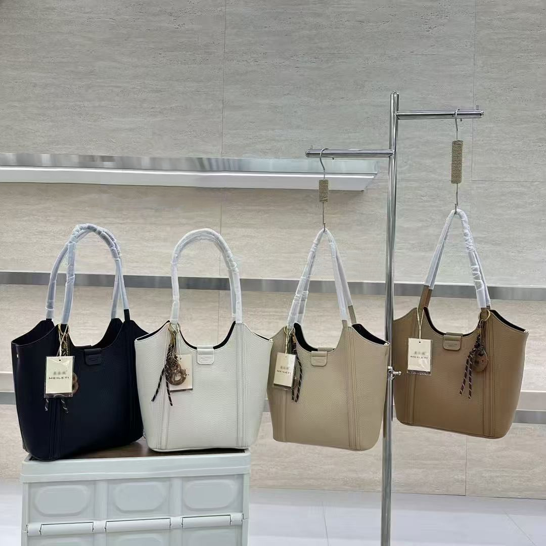 Black Friday • Bolso Tipo Cubo con Lazo Decorativo – Interior con bolsa y Cierre Magnético