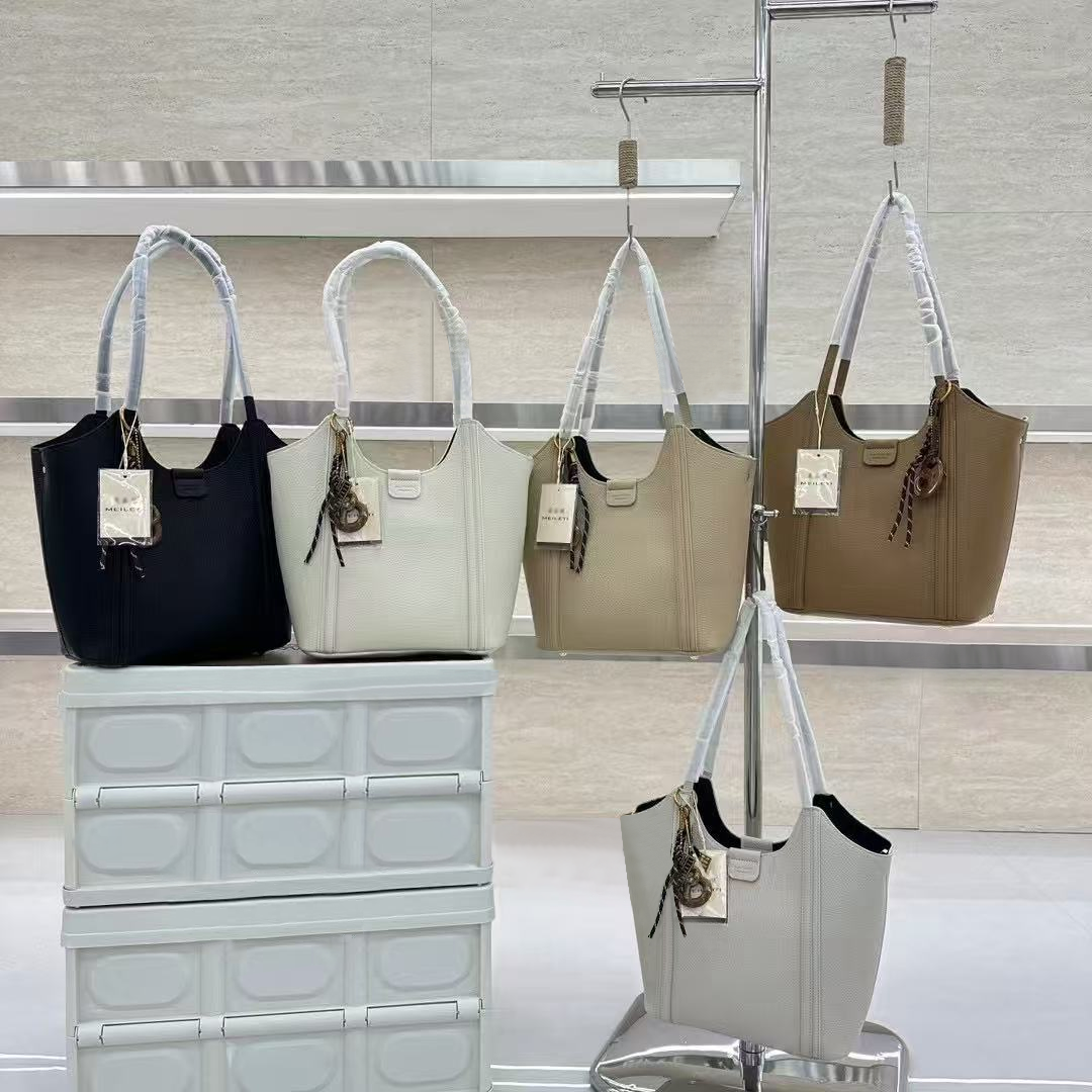 Black Friday • Bolso Tipo Cubo con Lazo Decorativo – Interior con bolsa y Cierre Magnético