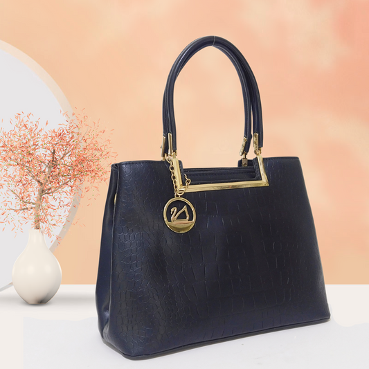 Cartera mediana con llavero y detalles en dorado