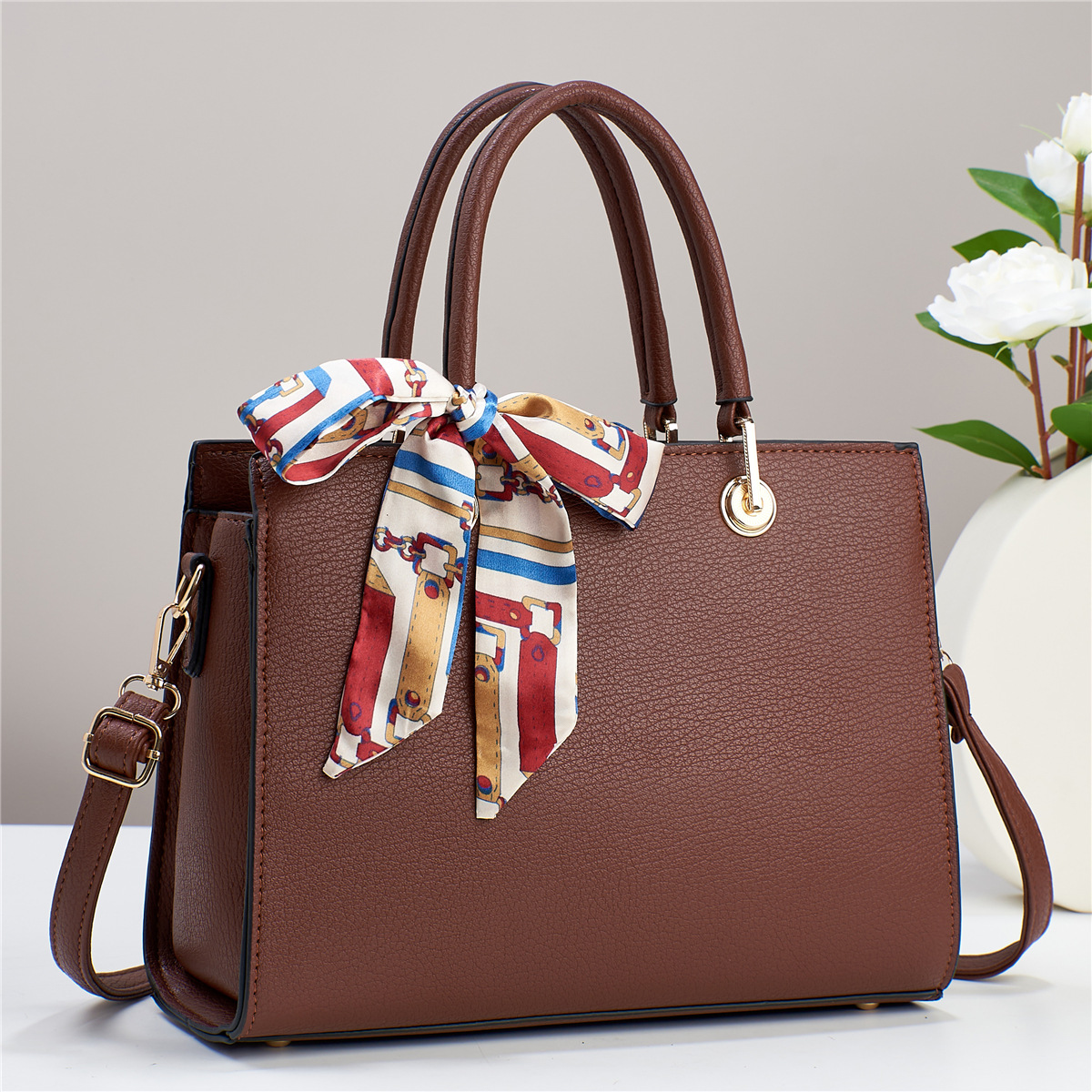 Cartera Mediana Ideal para la Mujer Moderna y Elegante