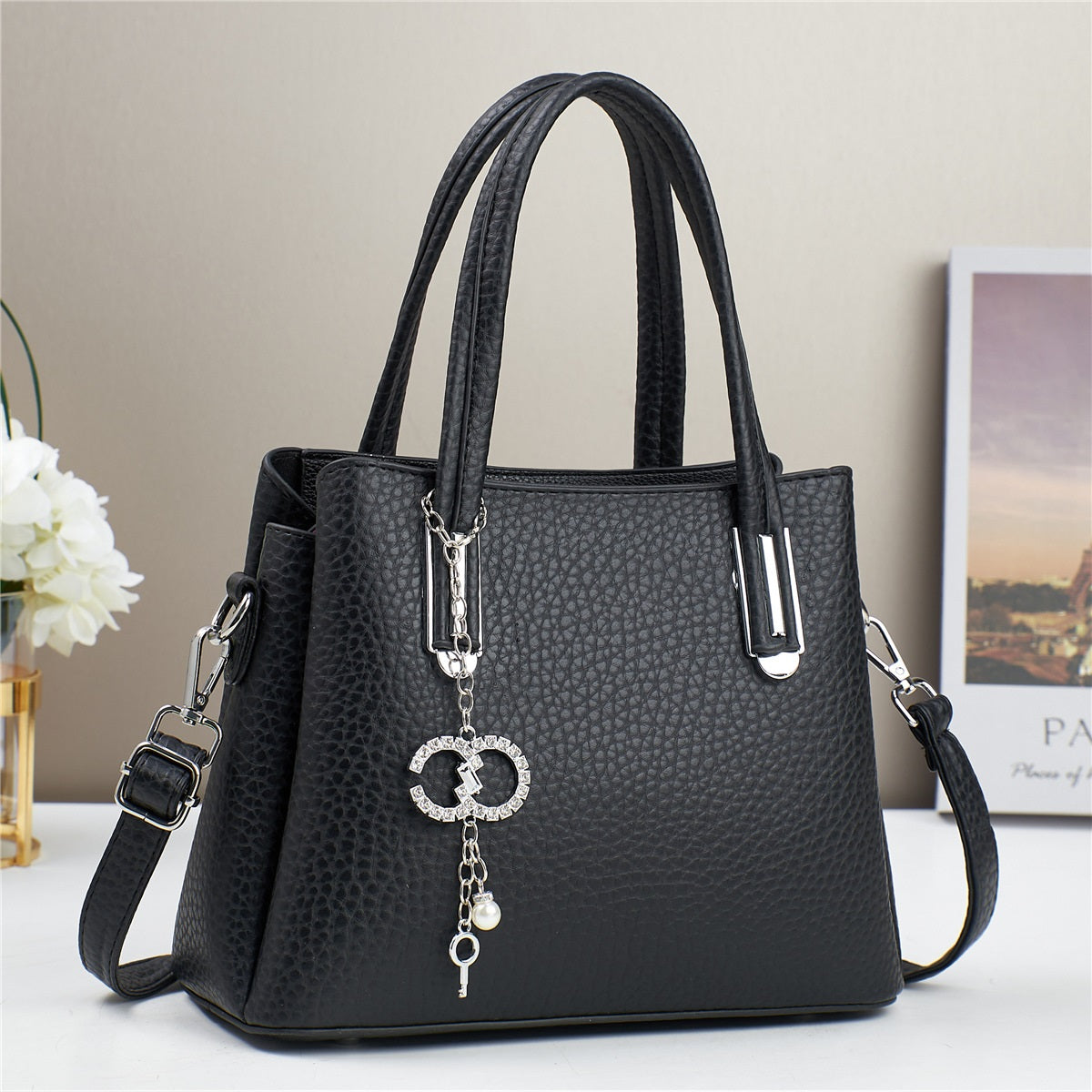 #BAG-FRIDAY • Cartera mediana con detalles en plateado