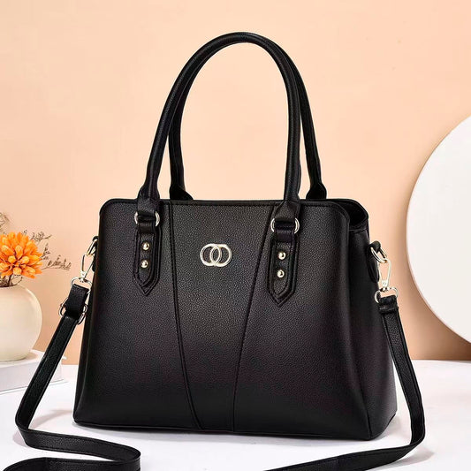 Cartera mediana con detalles en dorado y tiro ajustable par uso en hombro