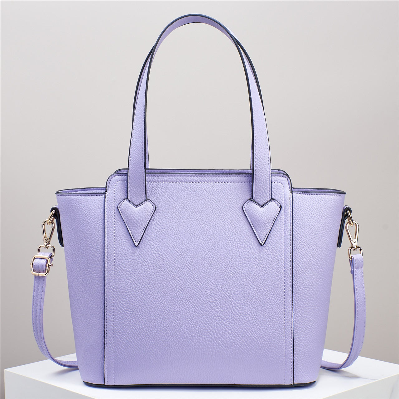 Cartera espaciosa con estilo ejecutivo