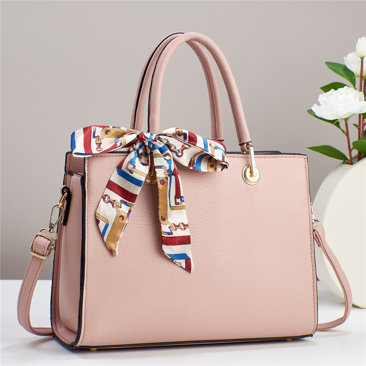 Cartera Mediana Ideal para la Mujer Moderna y Elegante