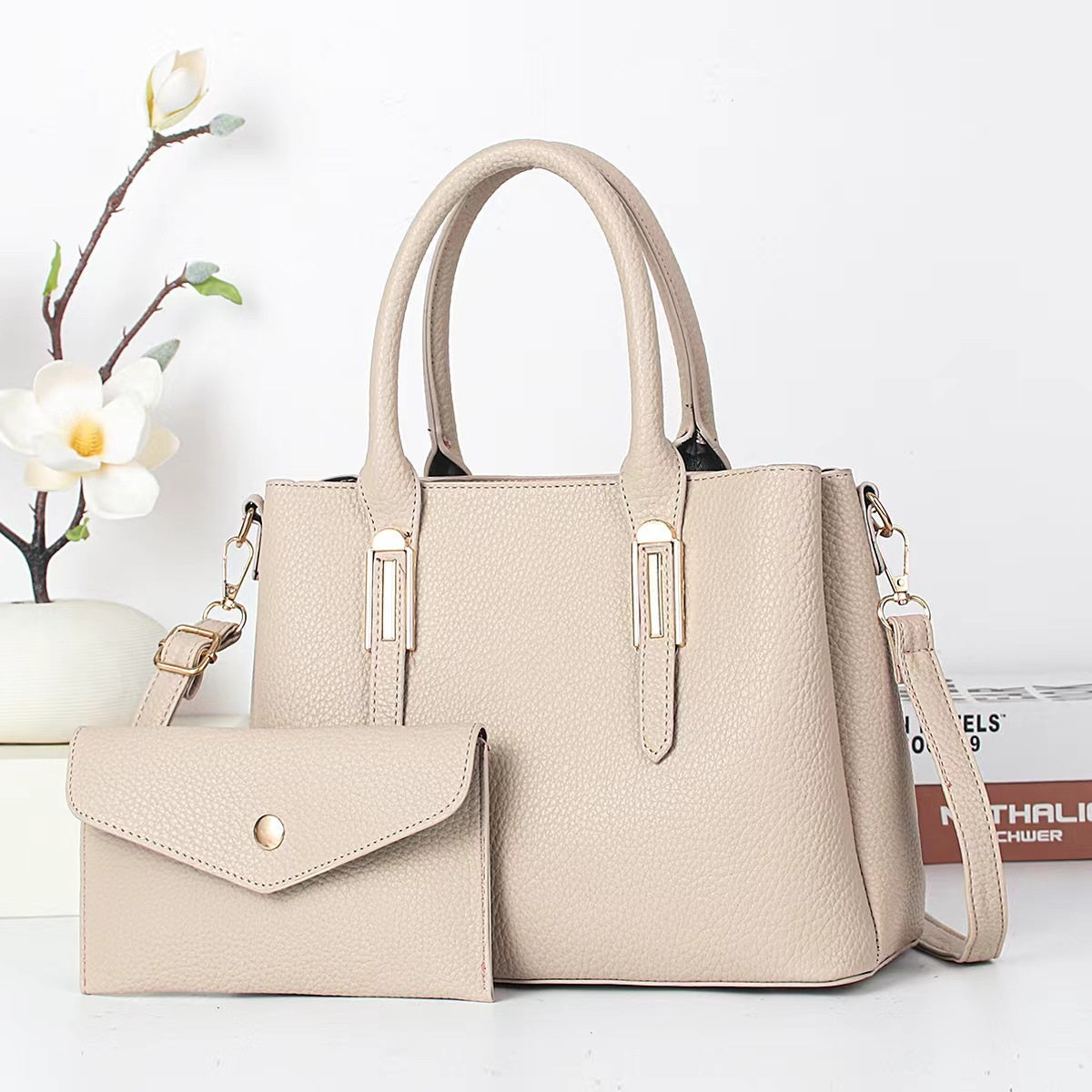 Cartera mediana con sobre