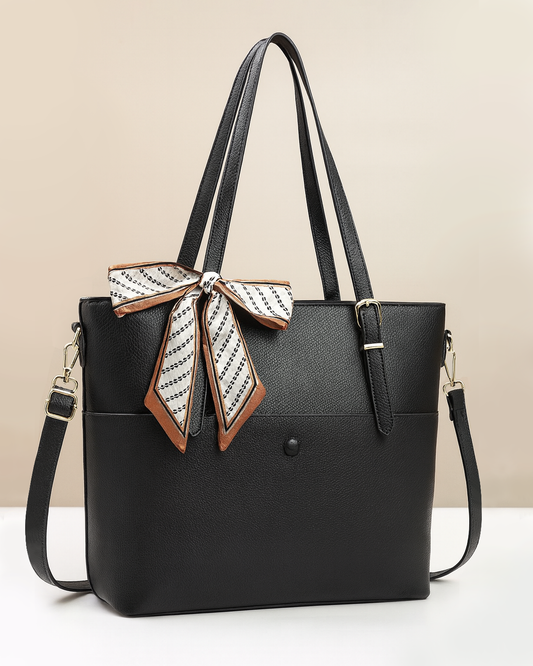 Cartera grande de buena capacidad con bolsillo frontal y lazo