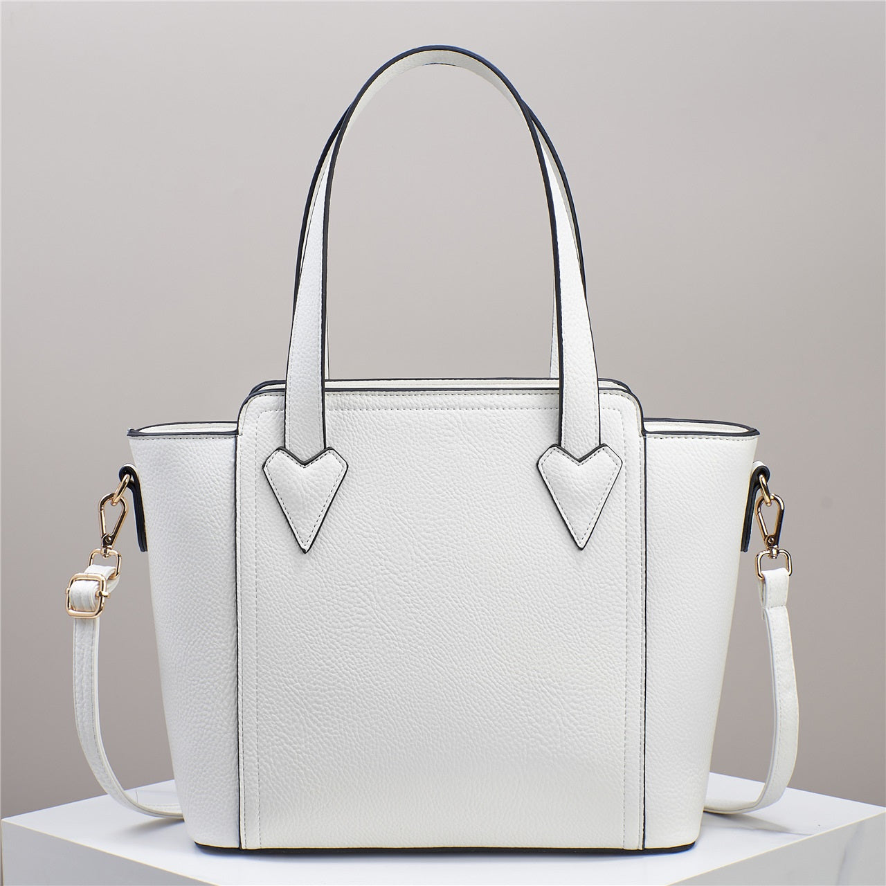 Cartera espaciosa con estilo ejecutivo