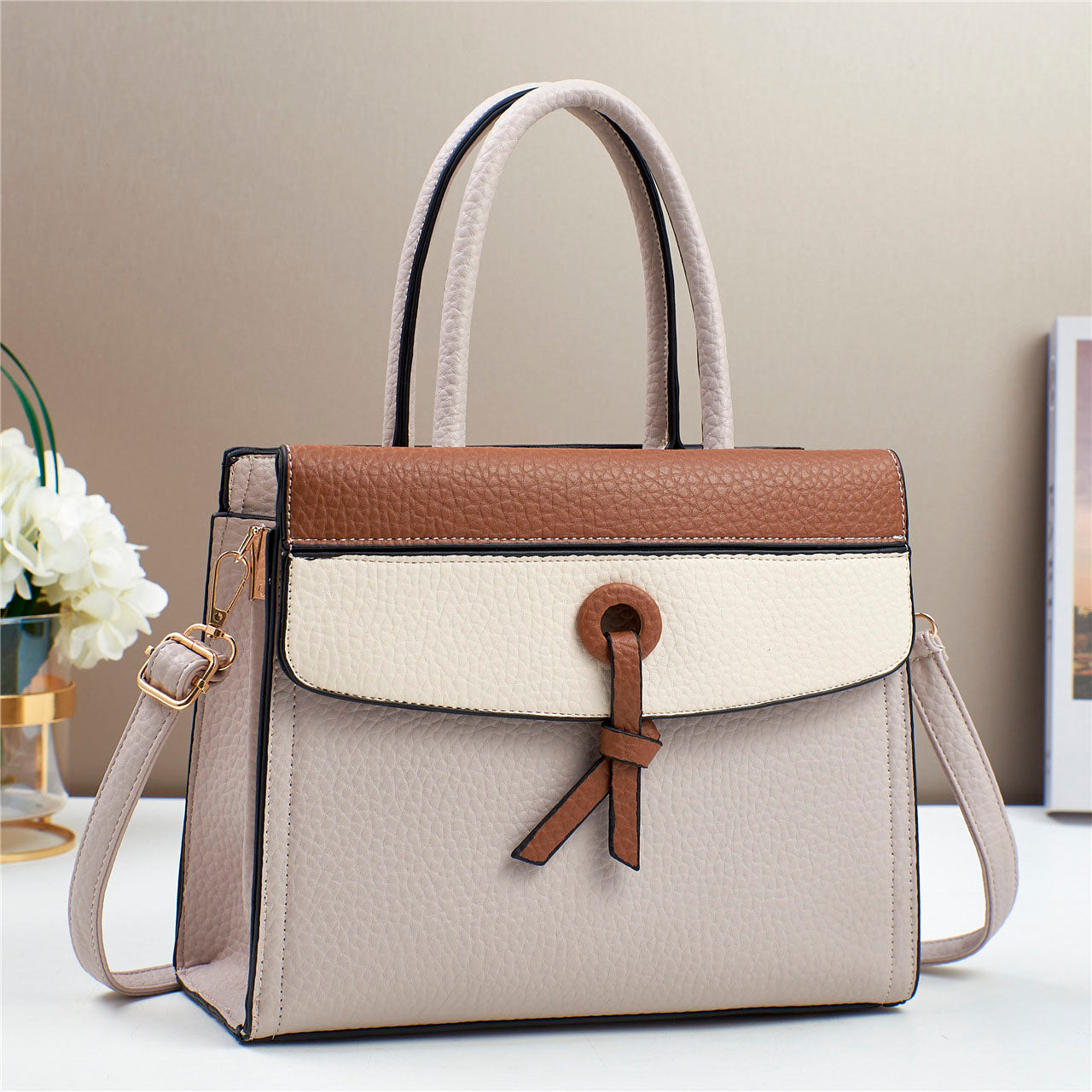 Oferta • Cartera cuadrada con estilo superior