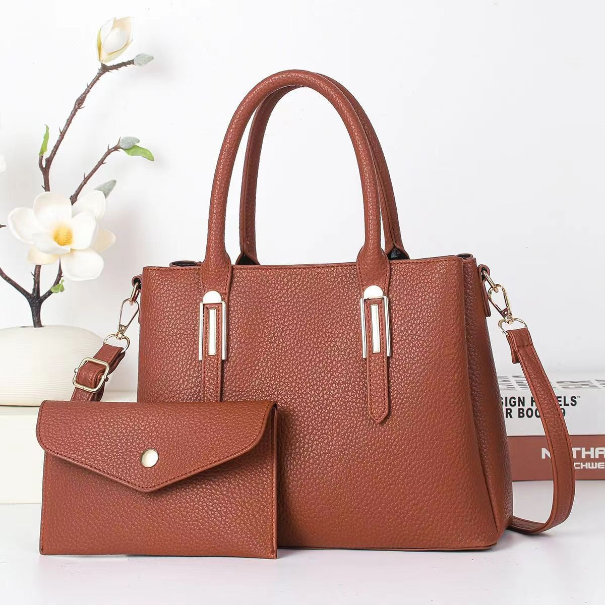 Cartera mediana con sobre