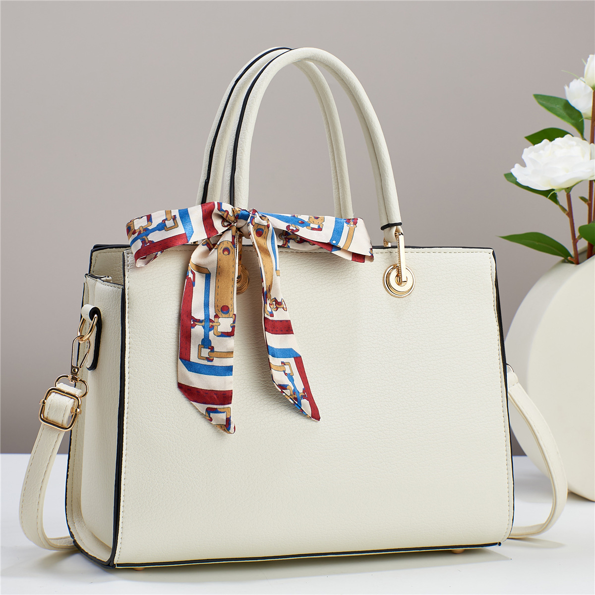 Cartera Mediana Ideal para la Mujer Moderna y Elegante