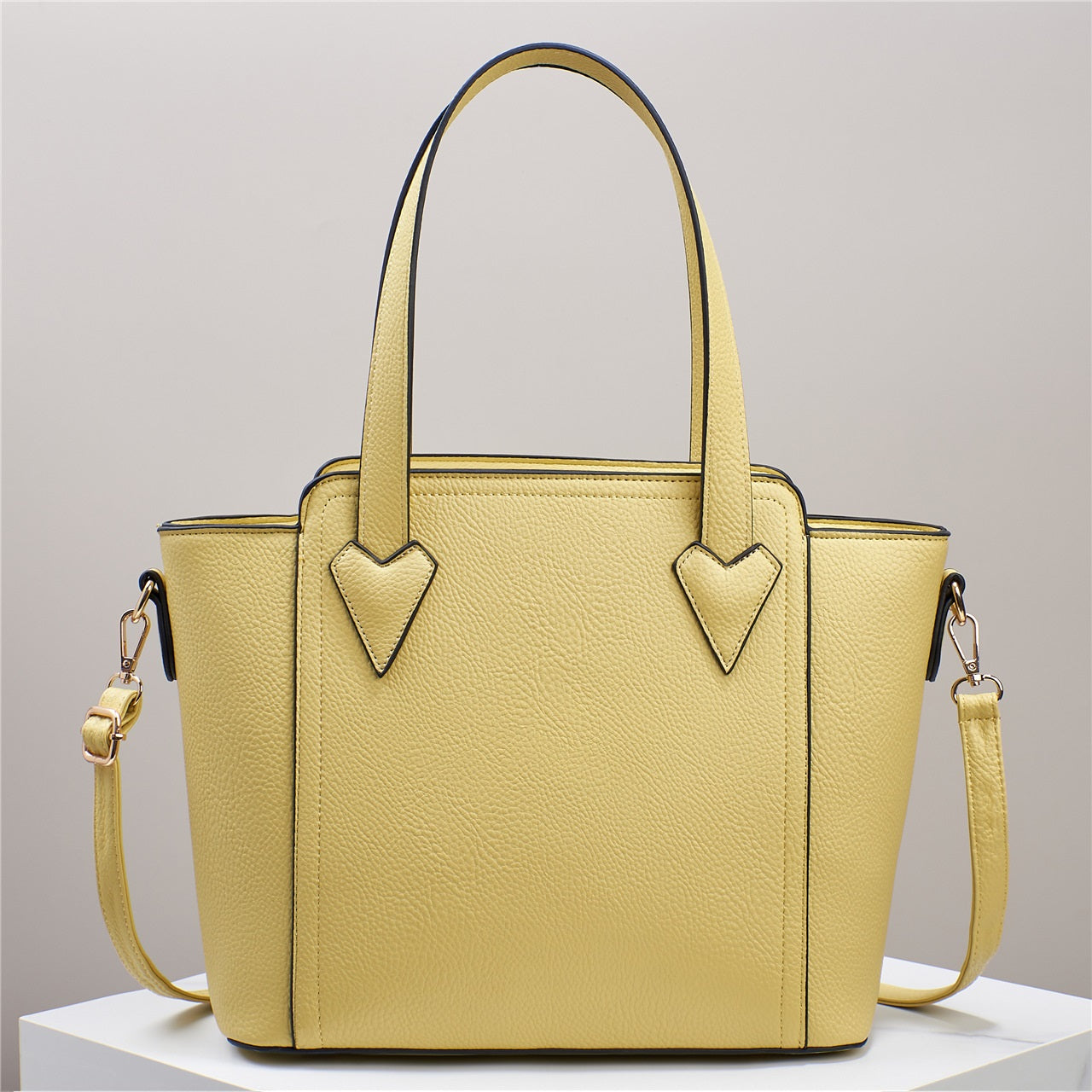 Cartera espaciosa con estilo ejecutivo