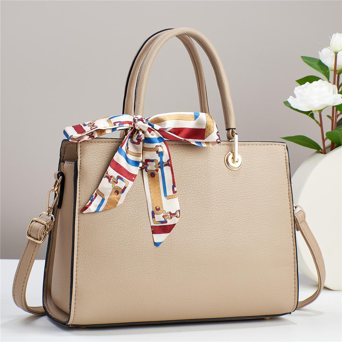Cartera Mediana Ideal para la Mujer Moderna y Elegante
