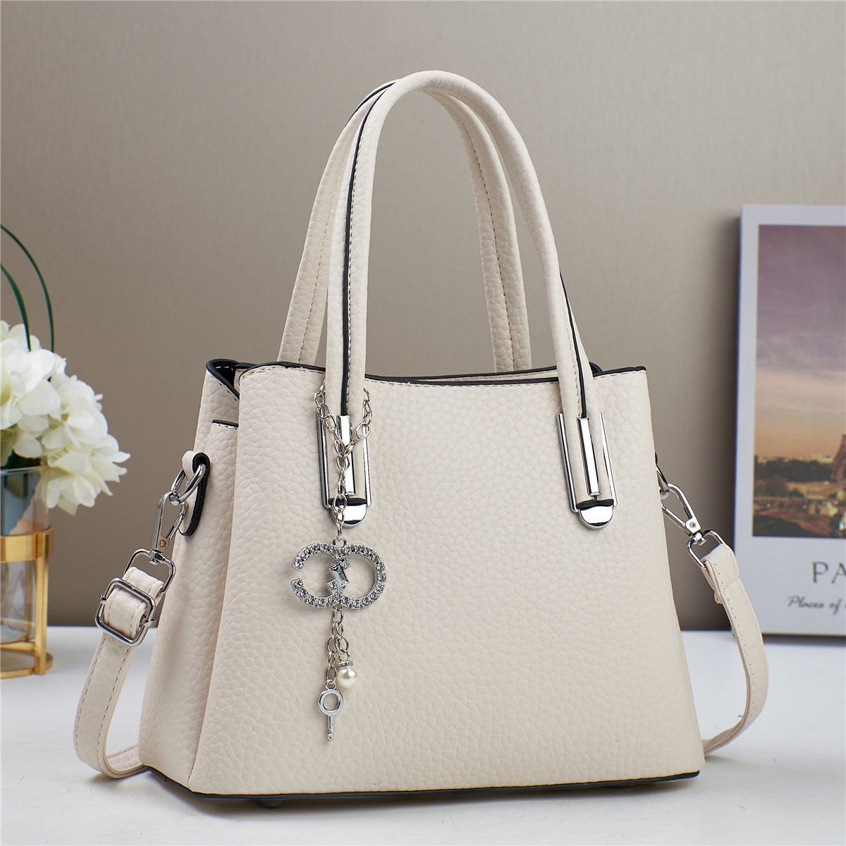 #BAG-FRIDAY • Cartera mediana con detalles en plateado