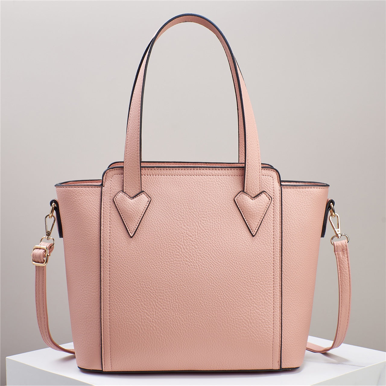 Cartera espaciosa con estilo ejecutivo