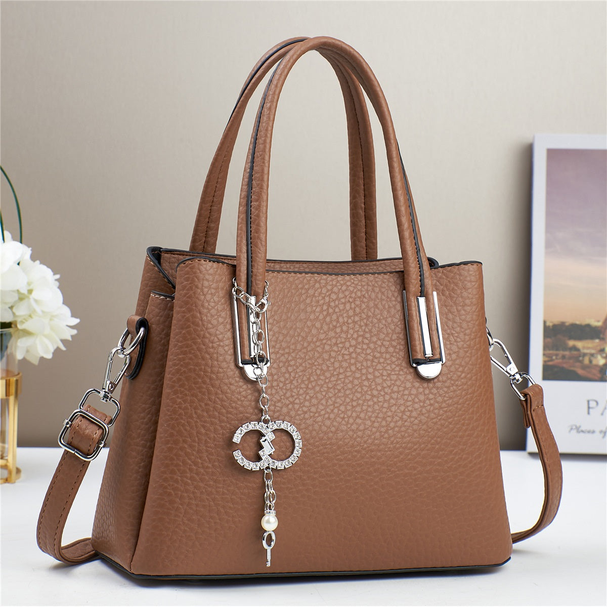 #BAG-FRIDAY • Cartera mediana con detalles en plateado