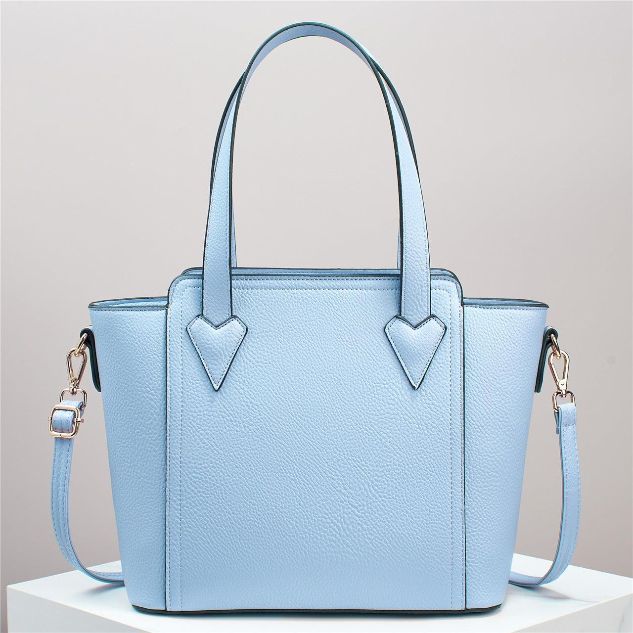 Cartera espaciosa con estilo ejecutivo