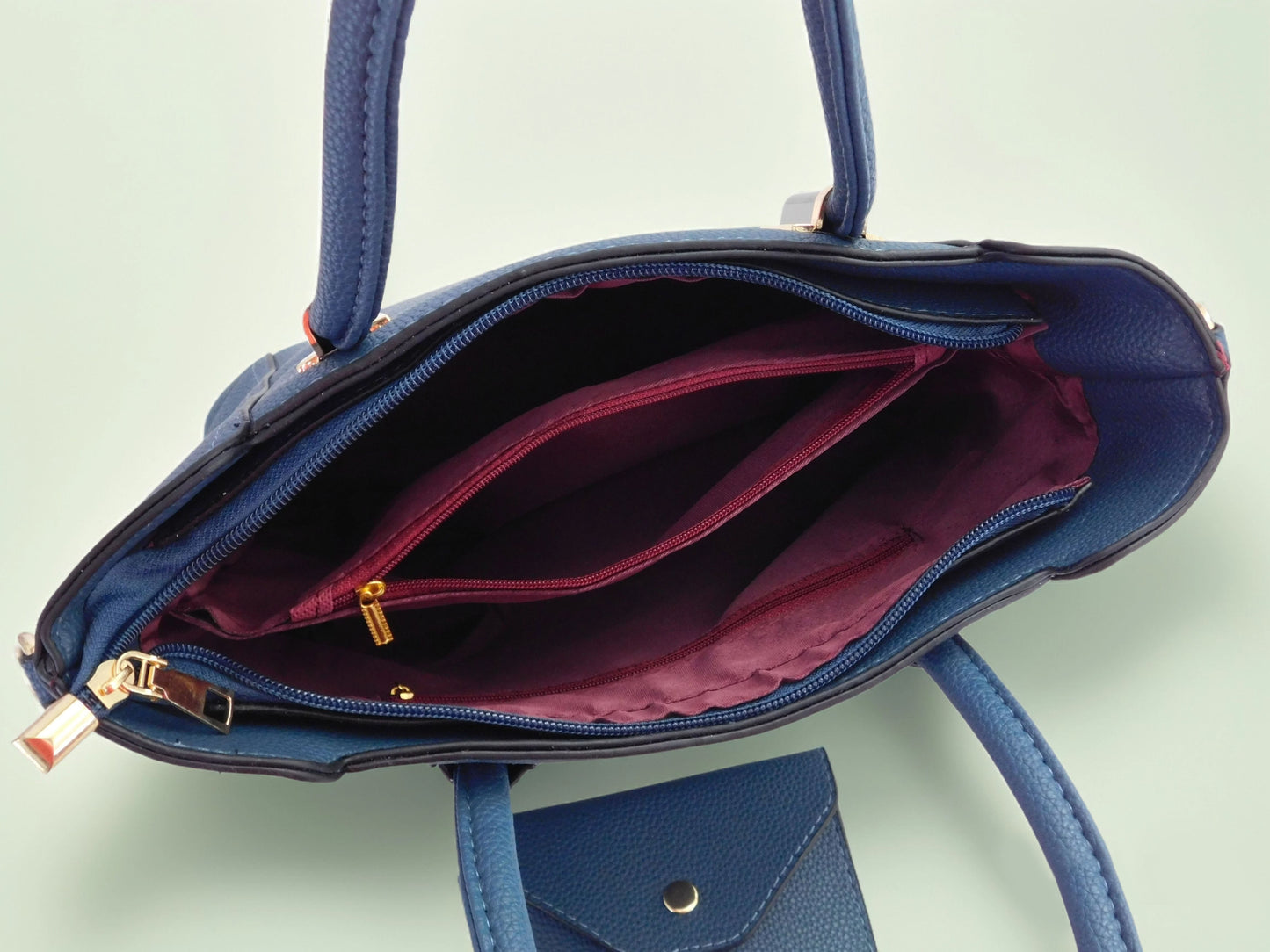 ❤️ Oferta San Valentín • Bolso mediano con Acabados Dorados y Cartera a Juego