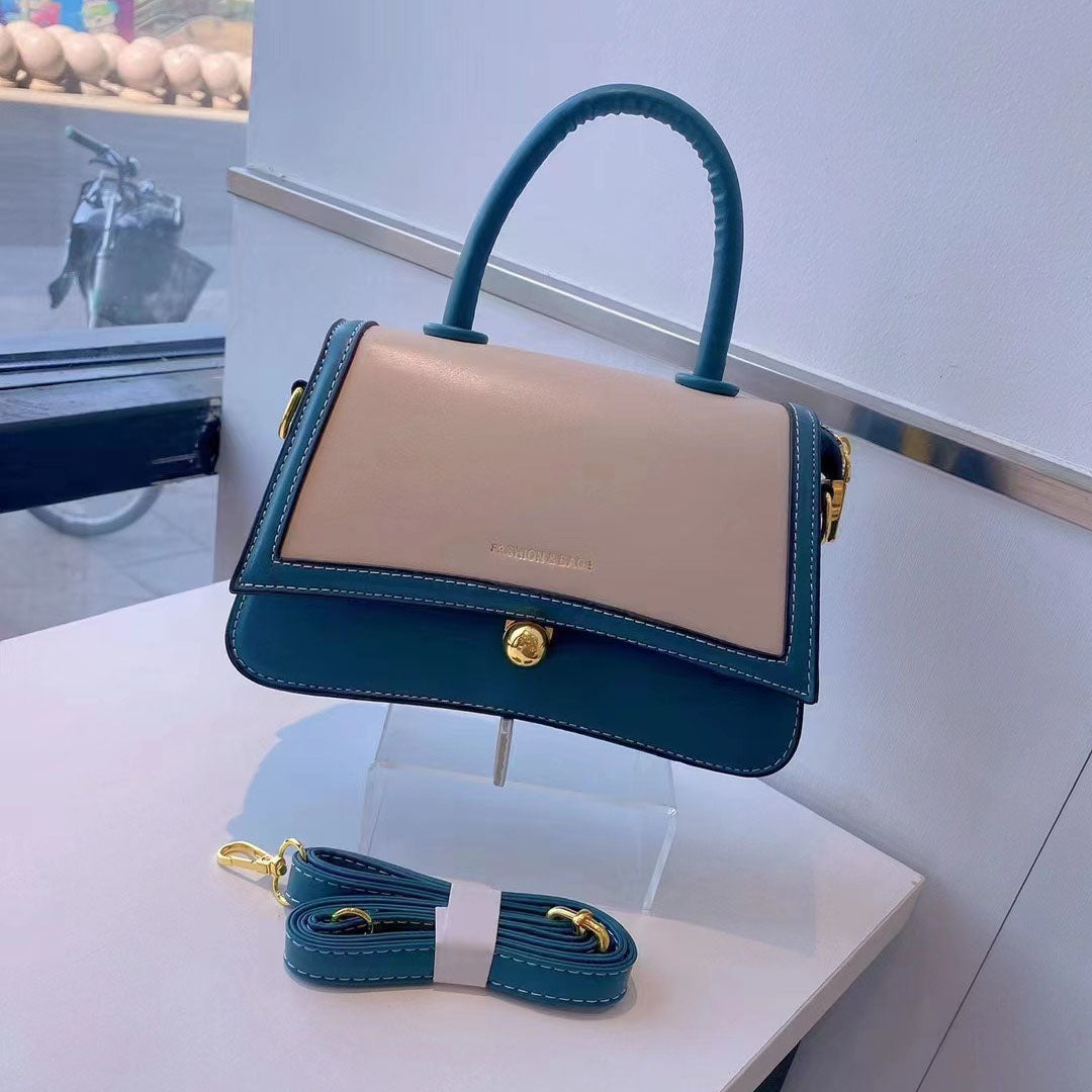 BAG-HO!🎅 • Crossbody Bicolor con Broche Dorado, con tira para uso en hombro