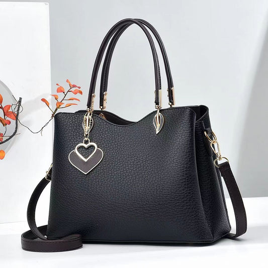 Cartera mediana con colgante