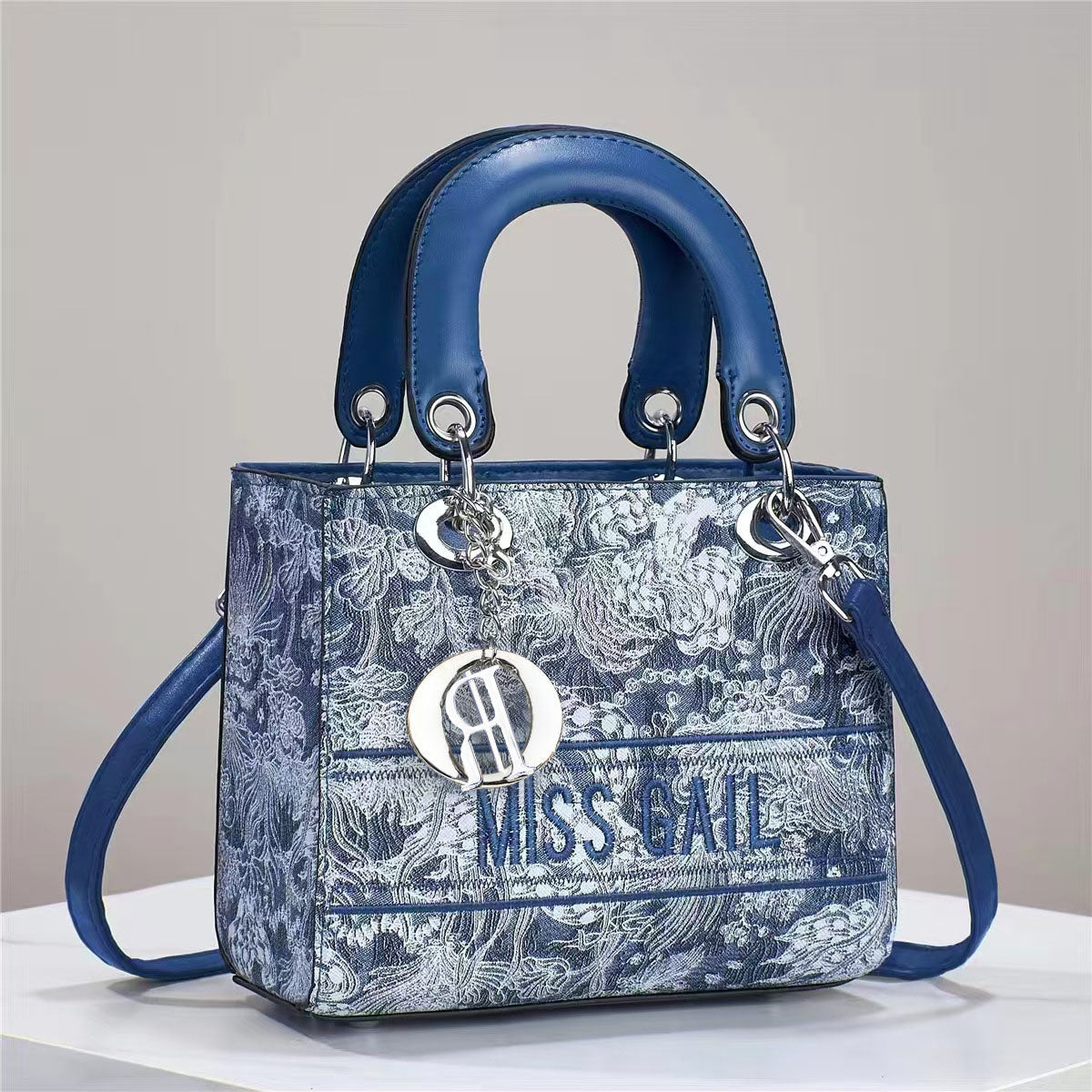 Mini bolso con detalles en plateado