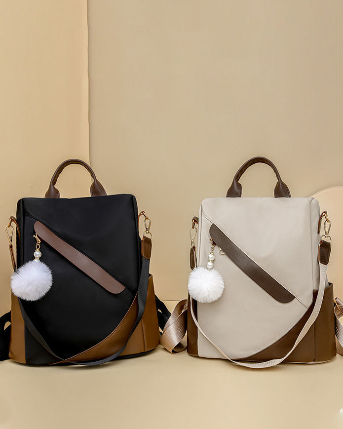 Mochila de tela con Pompon Blanco y Detalles en Marron