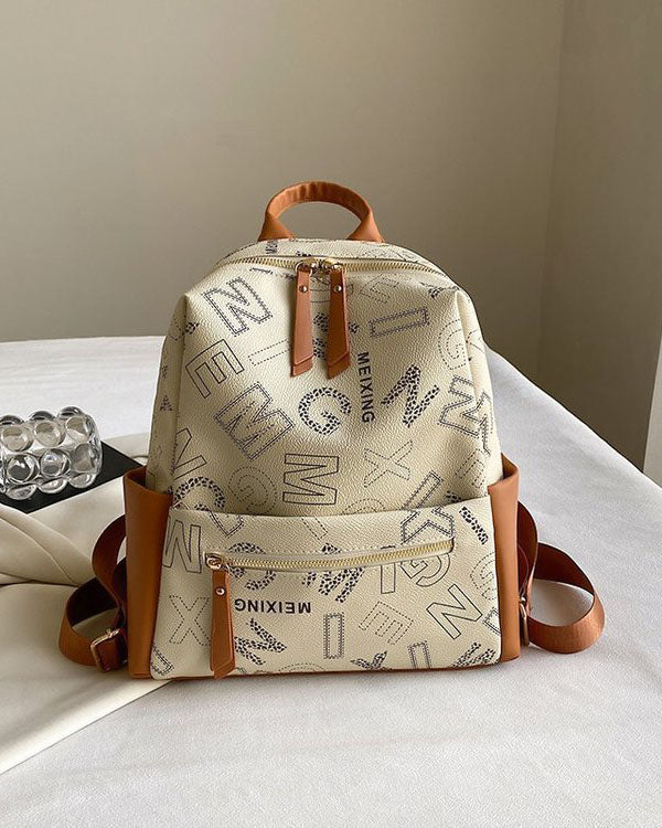 Mochila con Diseños Variados y Detalles Marrones