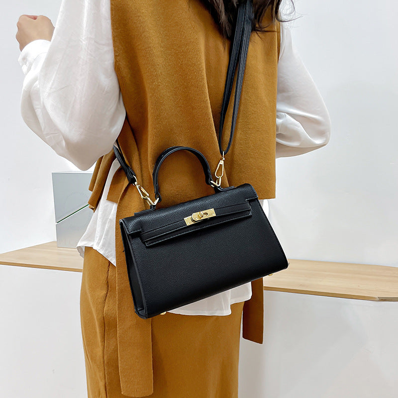 Bolso pequeño con Broche Dorado