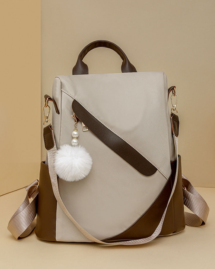 Mochila de tela con Pompon Blanco y Detalles en Marron