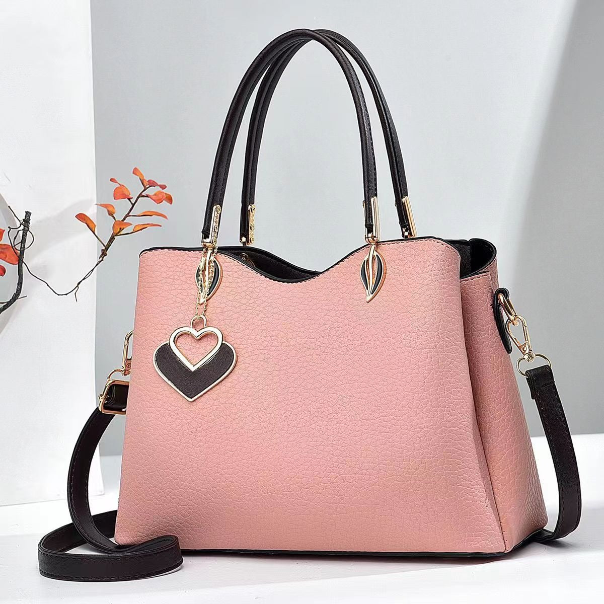 Cartera mediana con colgante