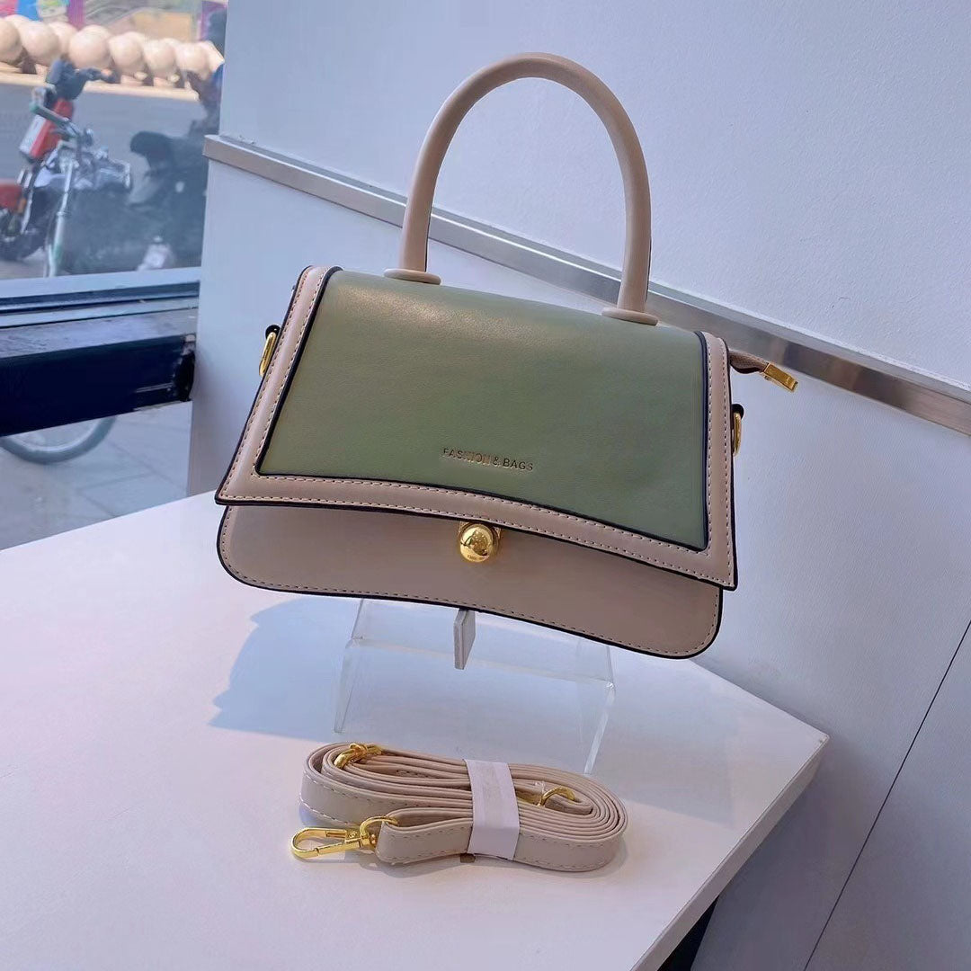 BAG-HO!🎅 • Crossbody Bicolor con Broche Dorado, con tira para uso en hombro