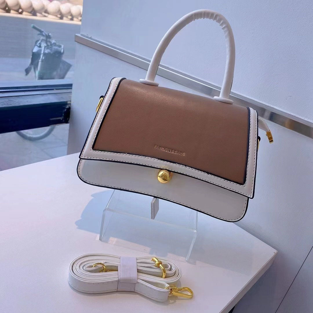 BAG-HO!🎅 • Crossbody Bicolor con Broche Dorado, con tira para uso en hombro