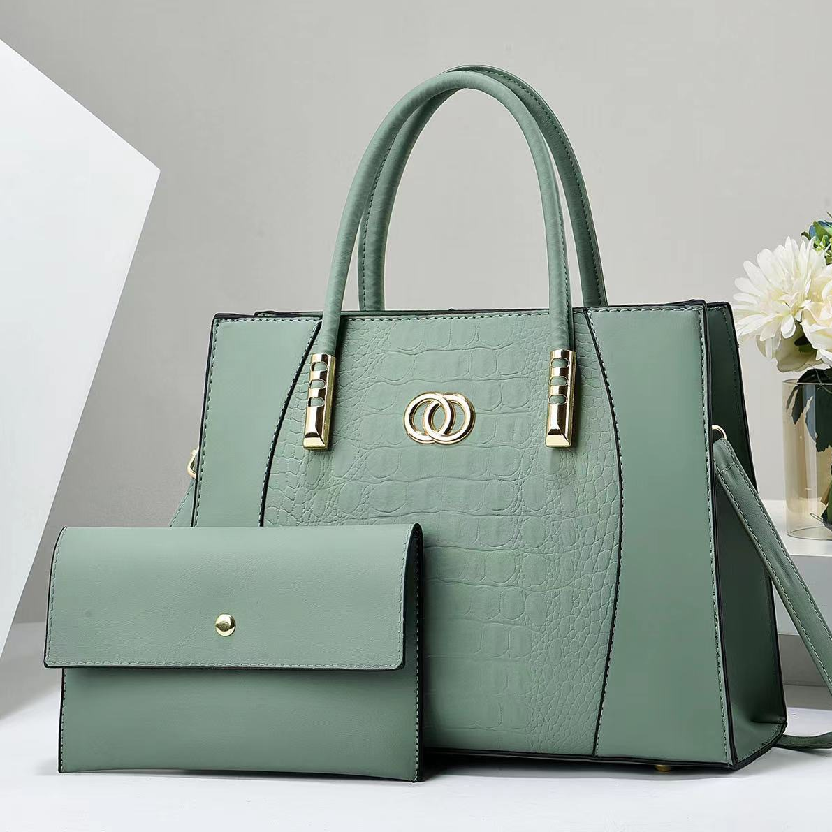 Cartera Cuadrada con sobre: El Accesorio Perfecto para Organizar tu Día