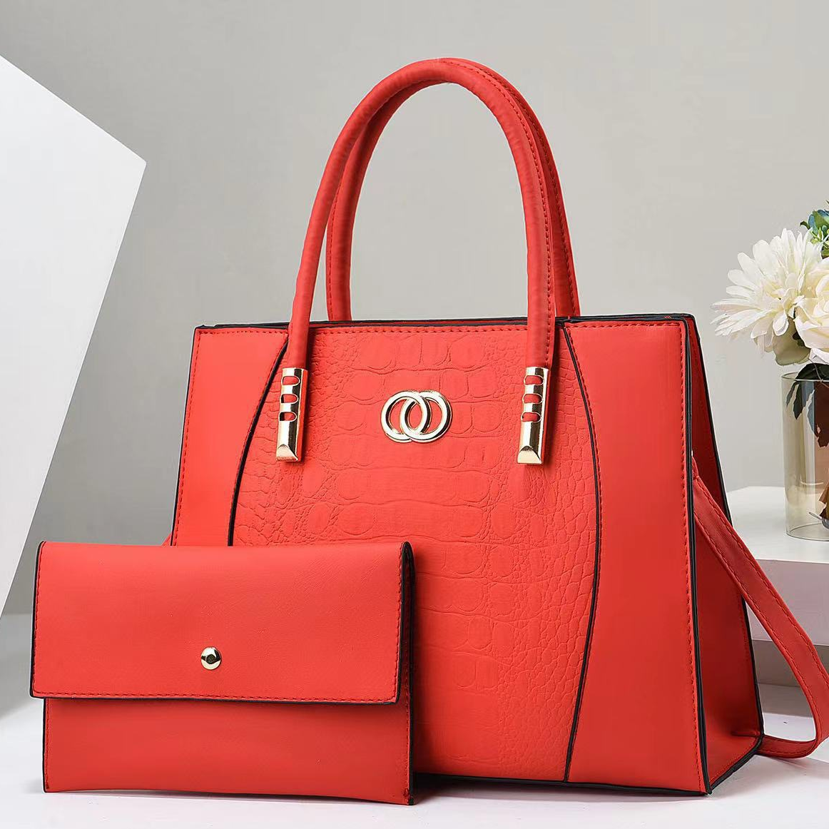 Cartera Cuadrada con sobre: El Accesorio Perfecto para Organizar tu Día