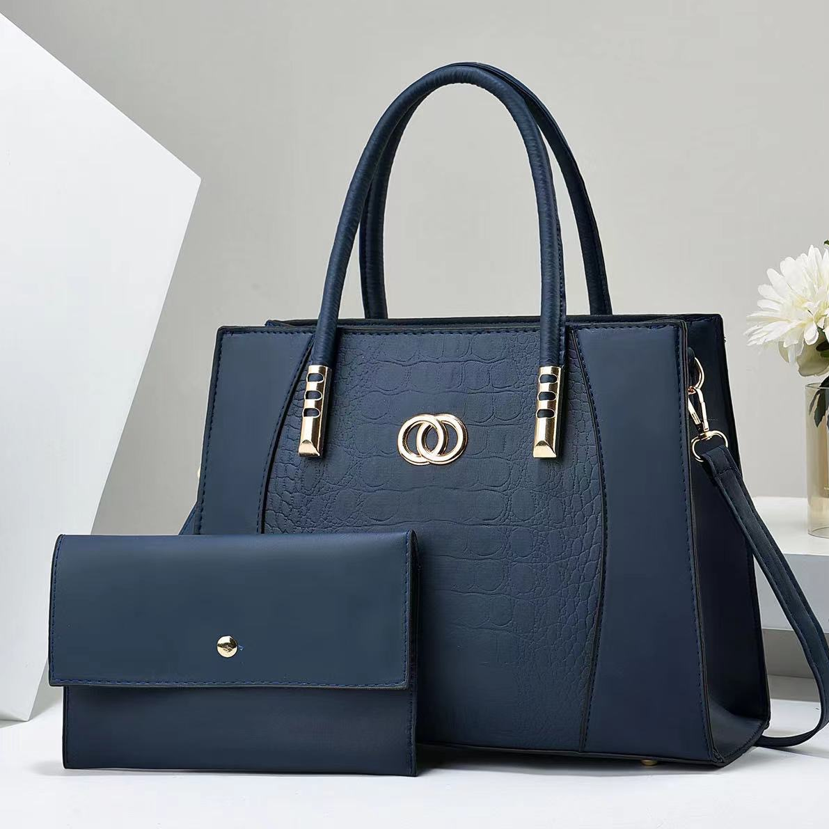 Cartera Cuadrada con sobre: El Accesorio Perfecto para Organizar tu Día