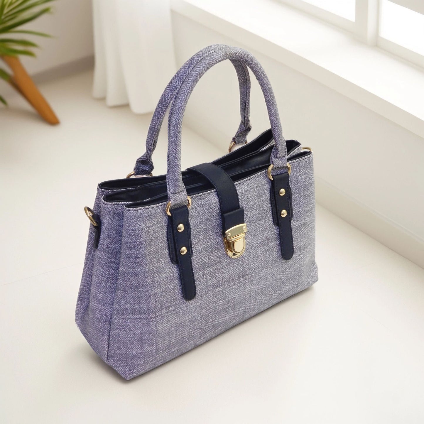 ❤️ Oferta San Valentín • Bolso mediano con asa ajustable, detalles en dorado